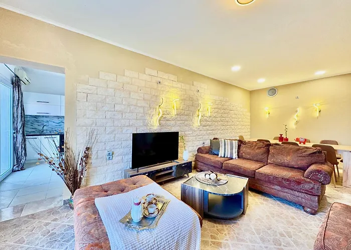 Verve With Private Pool By Dadovillas Villa *